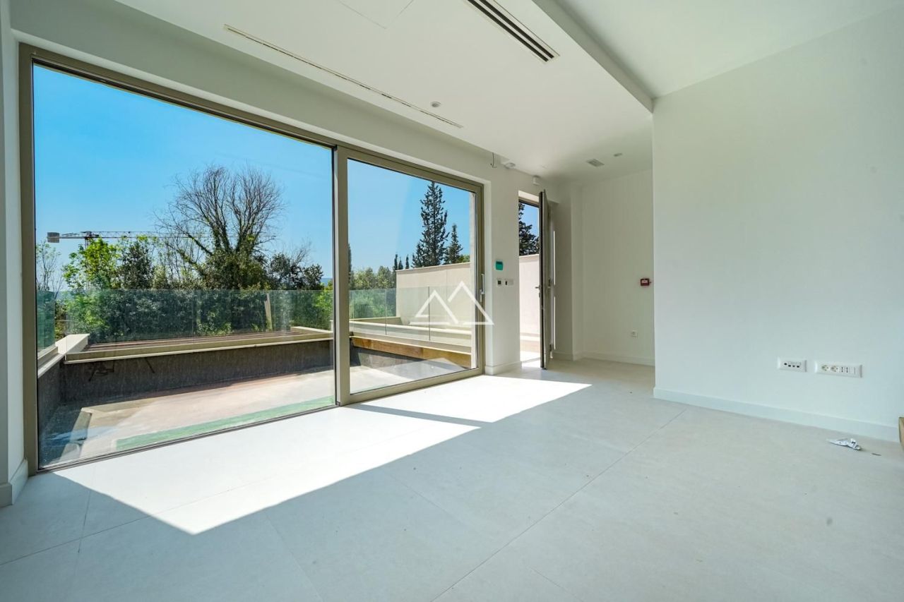 Вилла в Тивате, Черногория, 286 м² - фото 11