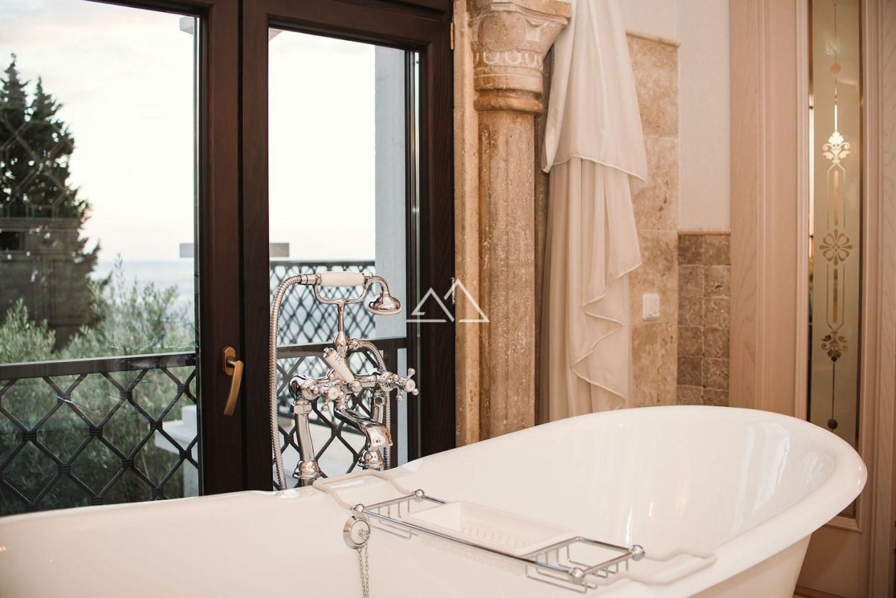 Вилла в Режевичах, Черногория, 550 м² - фото 11