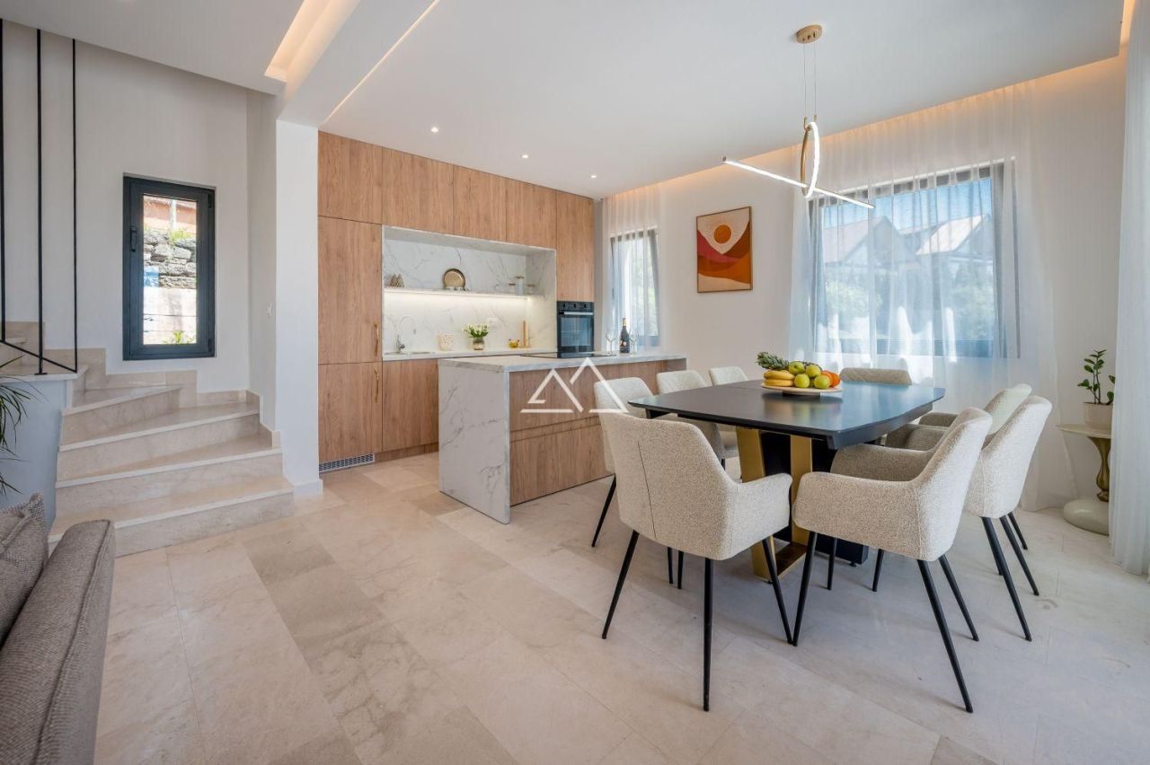 Вилла в Тивате, Черногория, 250 м² - фото 11