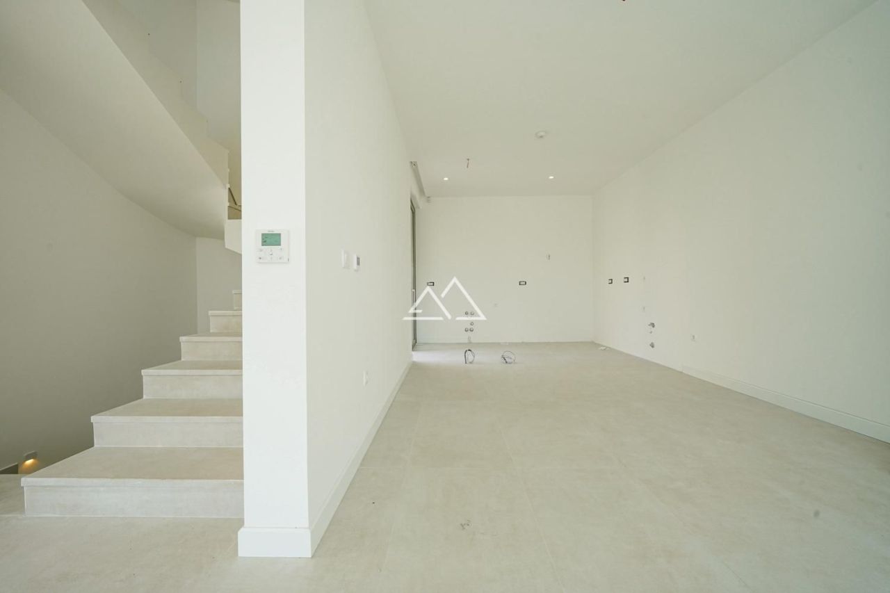 Вилла в Тивате, Черногория, 286 м² - фото 12