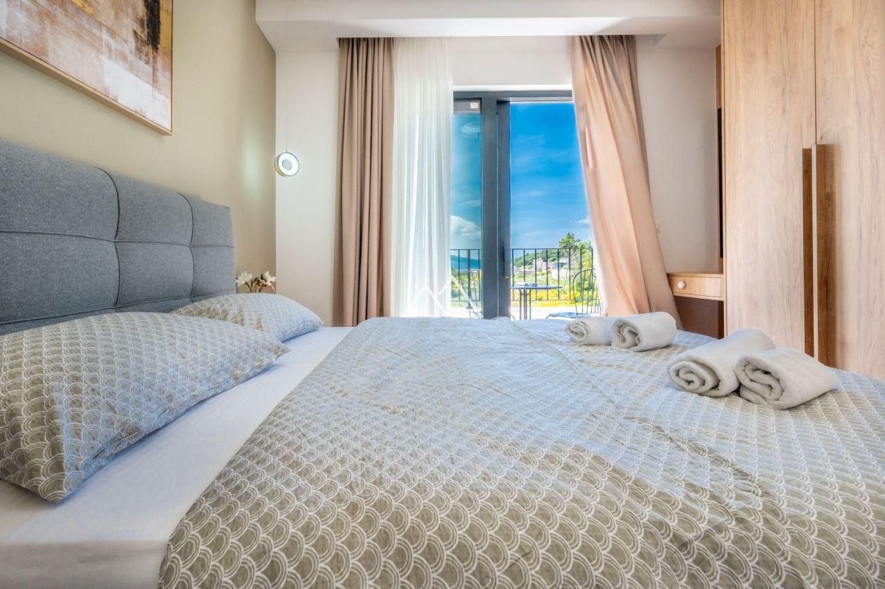 Вилла в Тивате, Черногория, 250 м² - фото 13