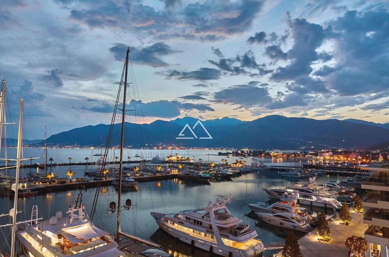 Апартаменты в Тивате, Черногория, 199 м² - фото 13