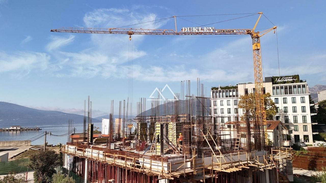 Апартаменты в Тивате, Черногория, 98 м² - фото 16