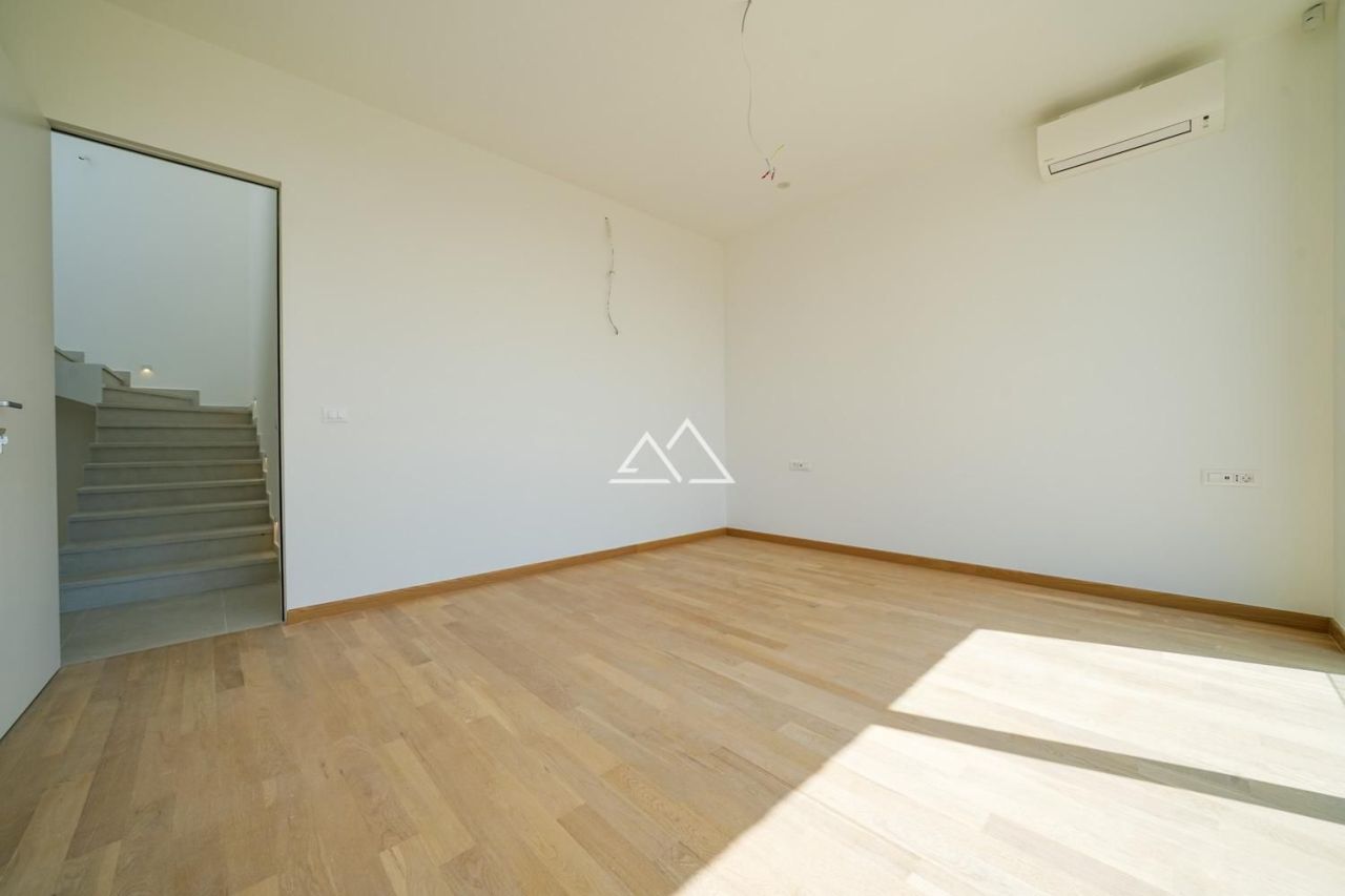 Вилла в Тивате, Черногория, 286 м² - фото 16