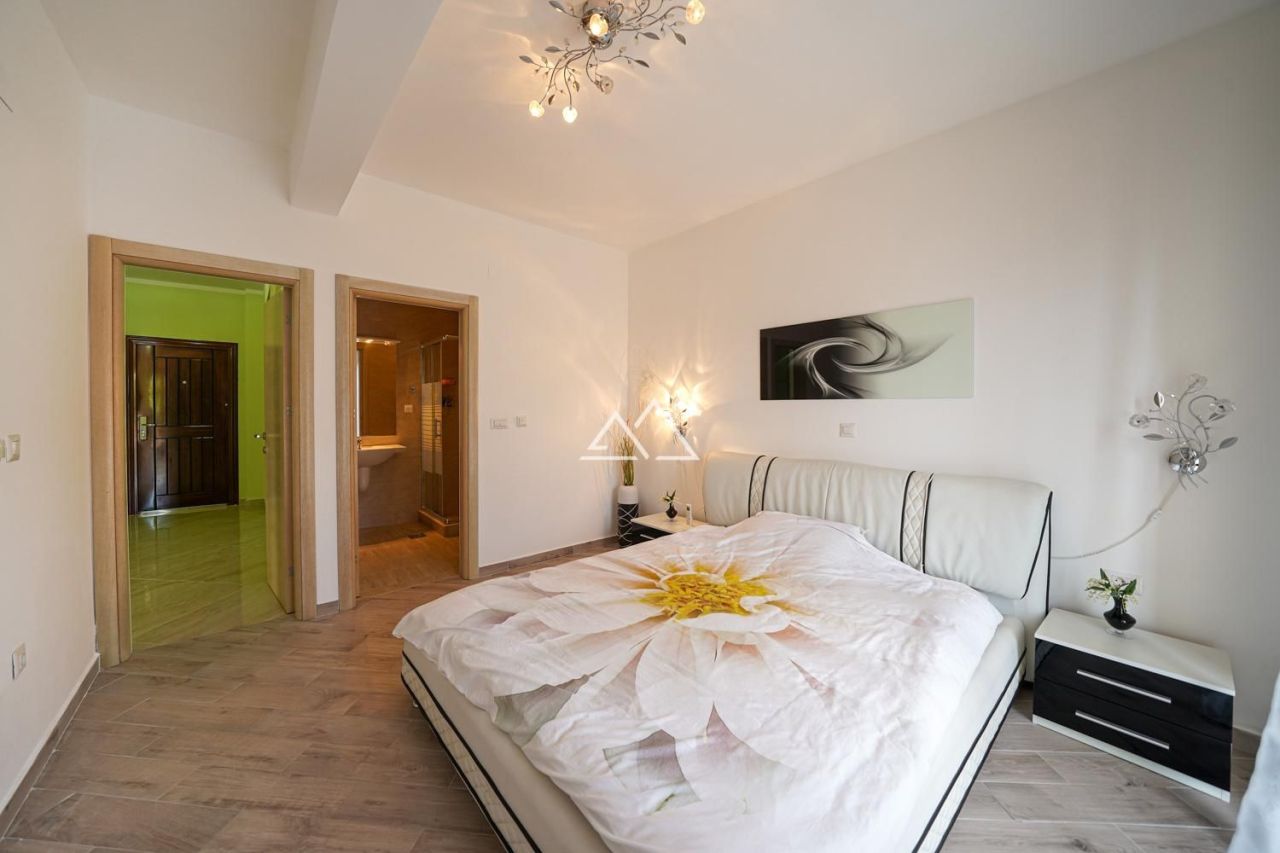 Апартаменты в Добра Воде, Черногория, 242 м² - фото 16