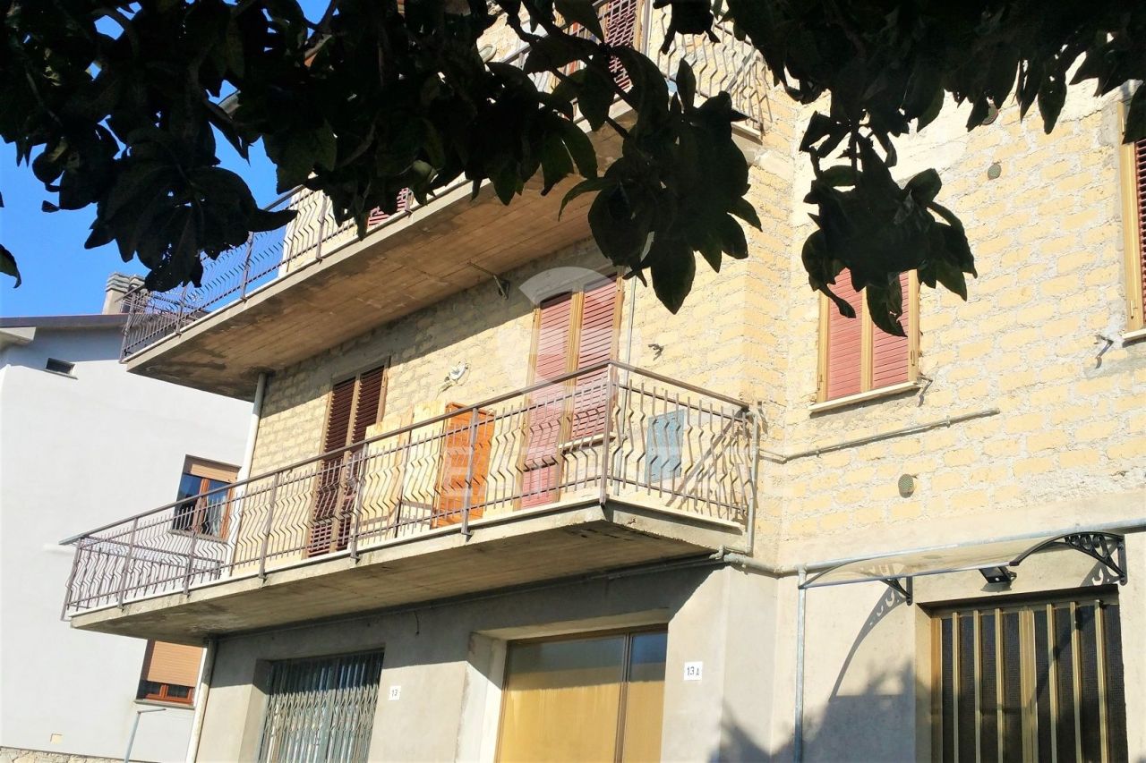 Апартаменты в Фабро, Италия, 215.2 м² - фото 2