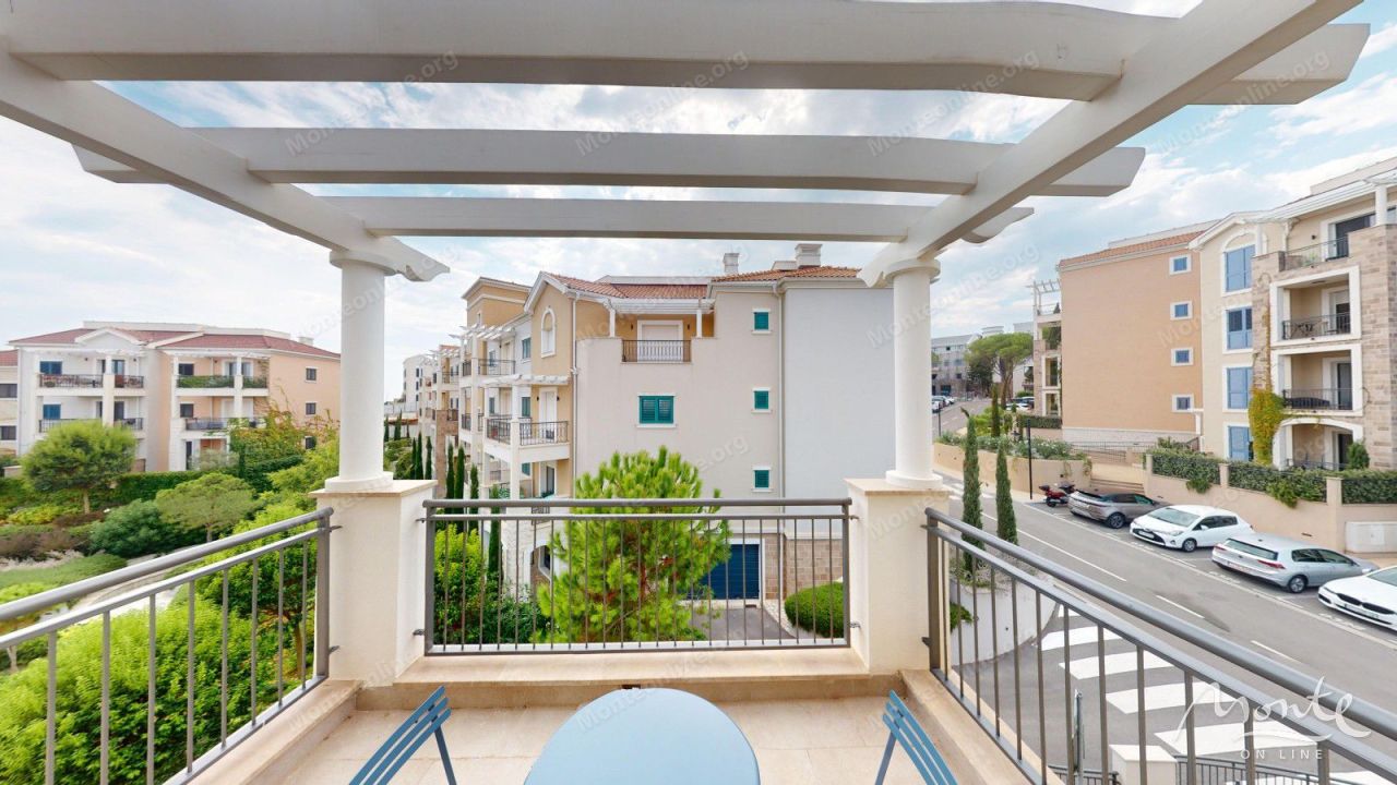 Квартира в Тивате, Черногория, 51 м² - фото 1