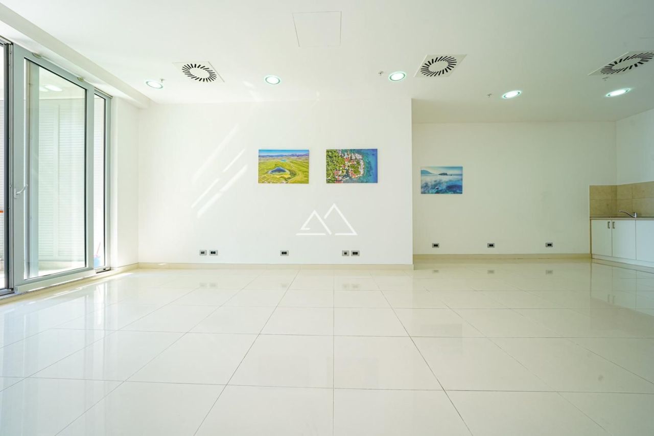 Коммерческая недвижимость в Будве, Черногория, 70 м² - фото 6