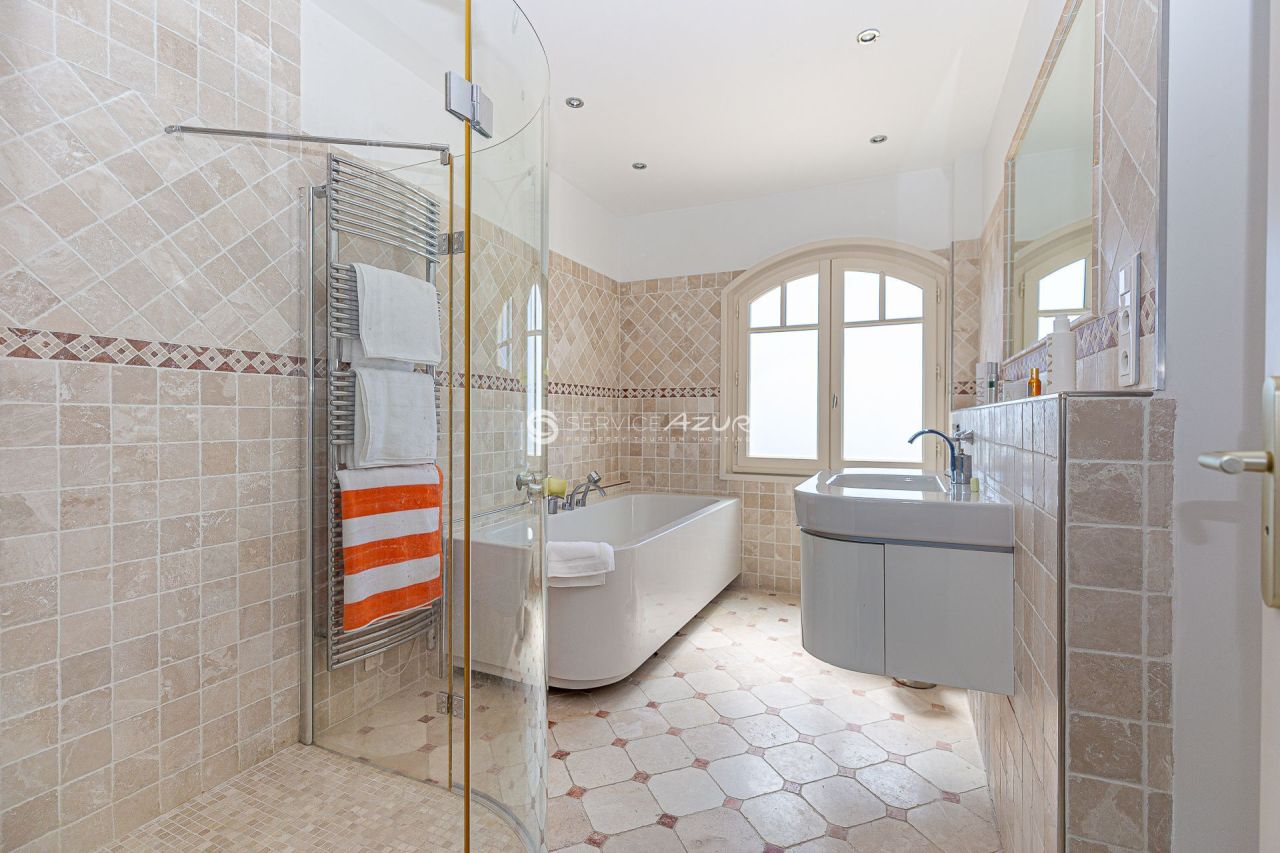 Вилла в Сен-Поль-де-Ванс, Франция, 350 м² - фото 13