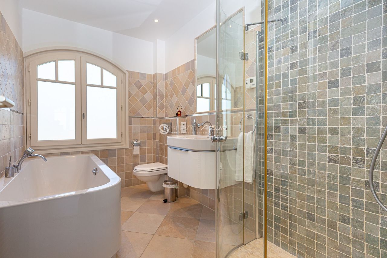 Вилла в Сен-Поль-де-Ванс, Франция, 350 м² - фото 15