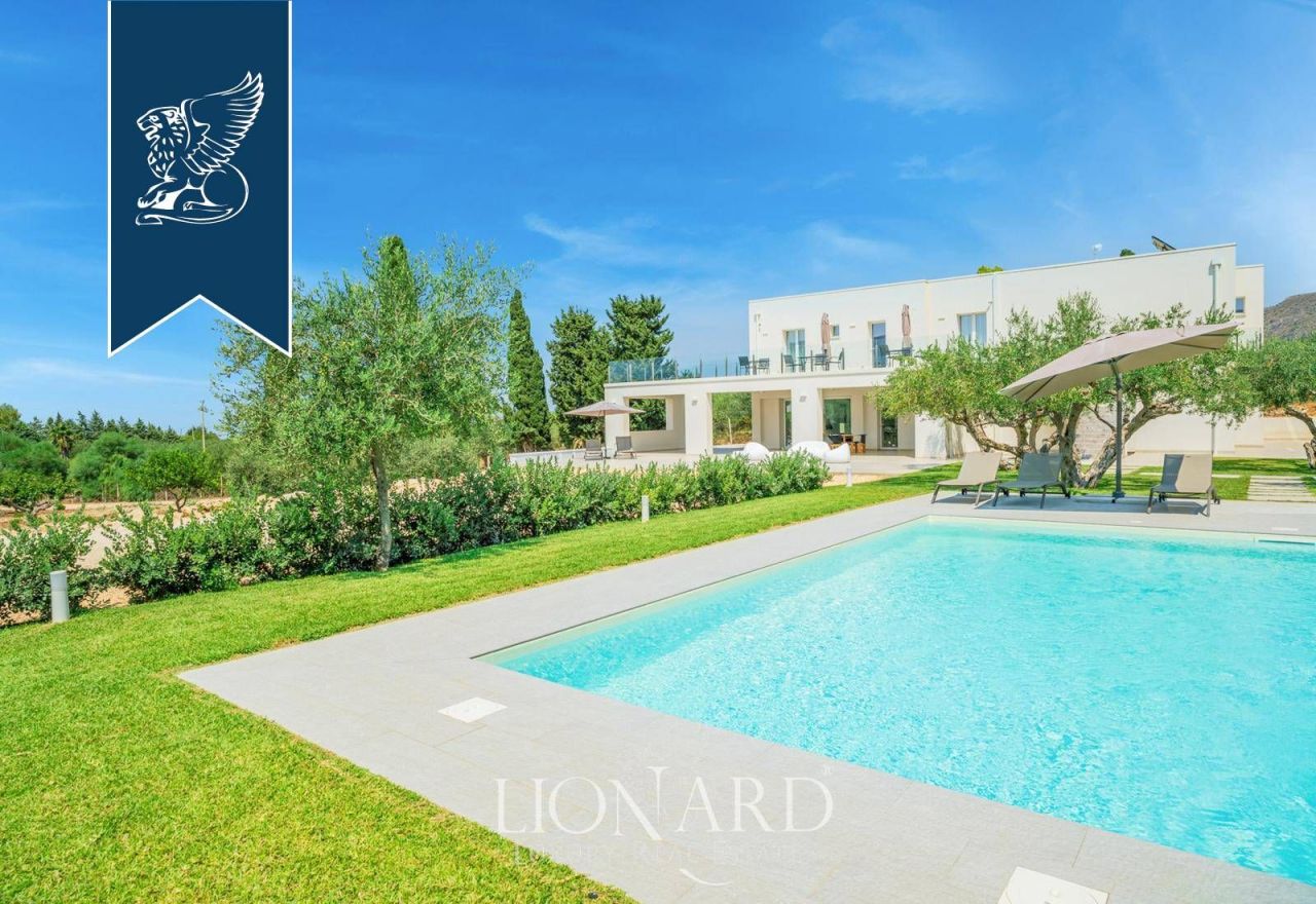 Вилла в Кастелламмаре-дель-Гольфо, Италия, 500 м² - фото 1