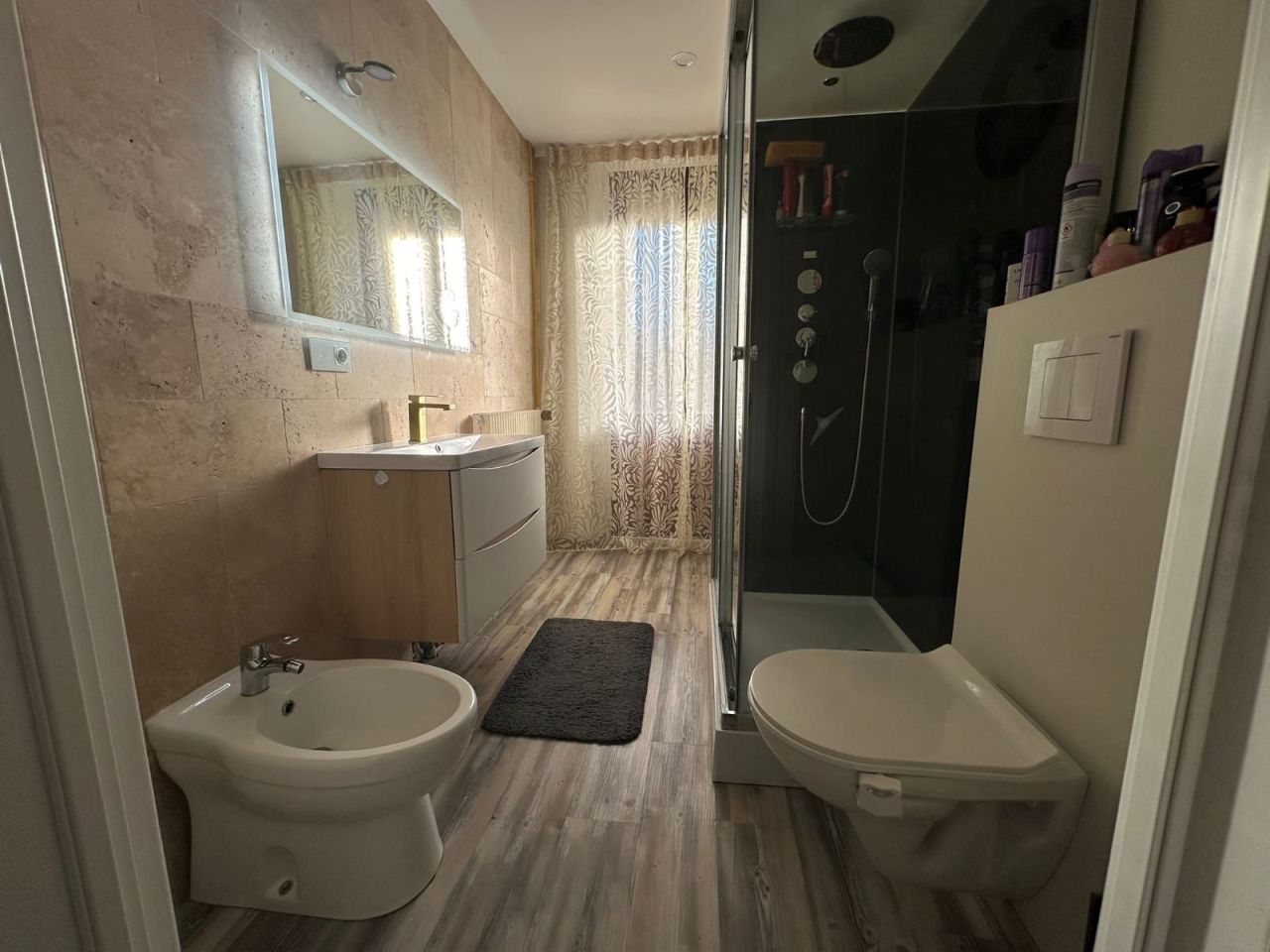 Отель, гостиница в Франш-Конте, Франция, 200 м² - фото 7