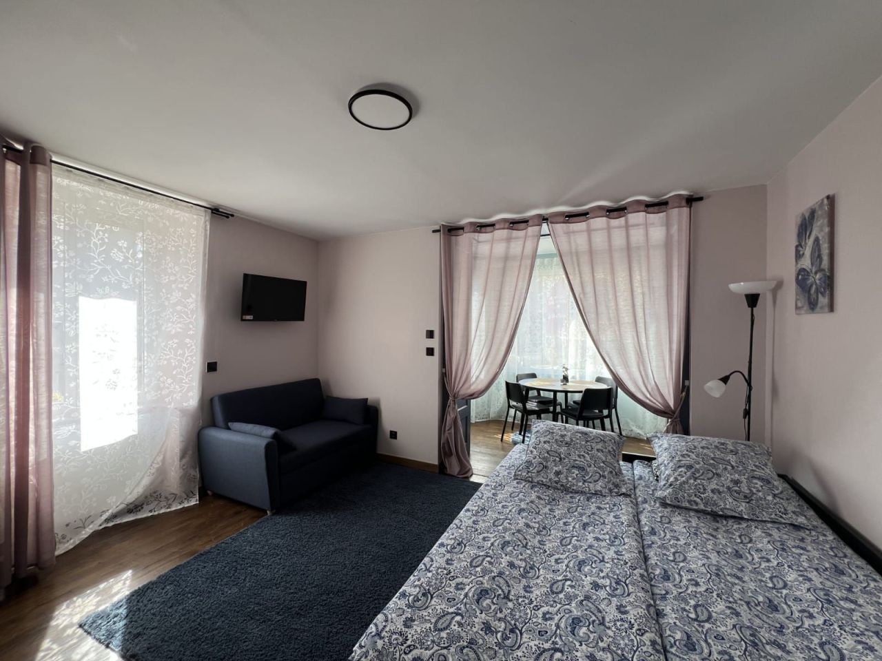 Отель, гостиница в Франш-Конте, Франция, 200 м² - фото 1