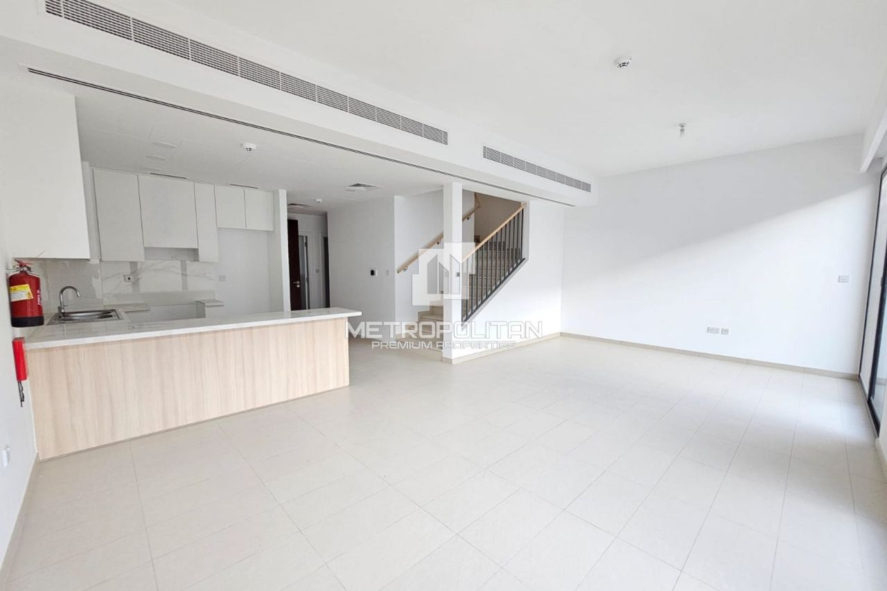 Таунхаус в Дубае, ОАЭ, 180 м² - фото 1