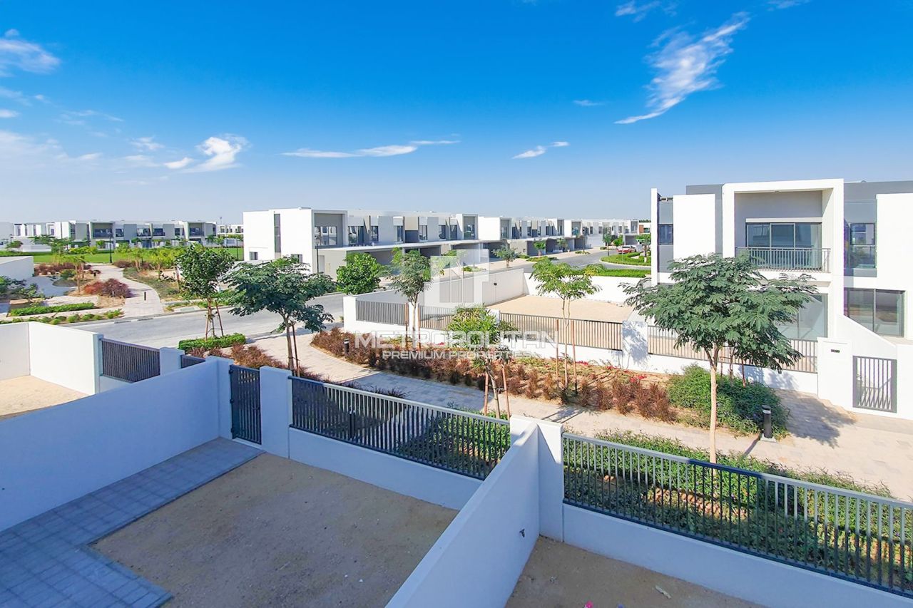 Таунхаус в Дубае, ОАЭ, 161 м² - фото 1