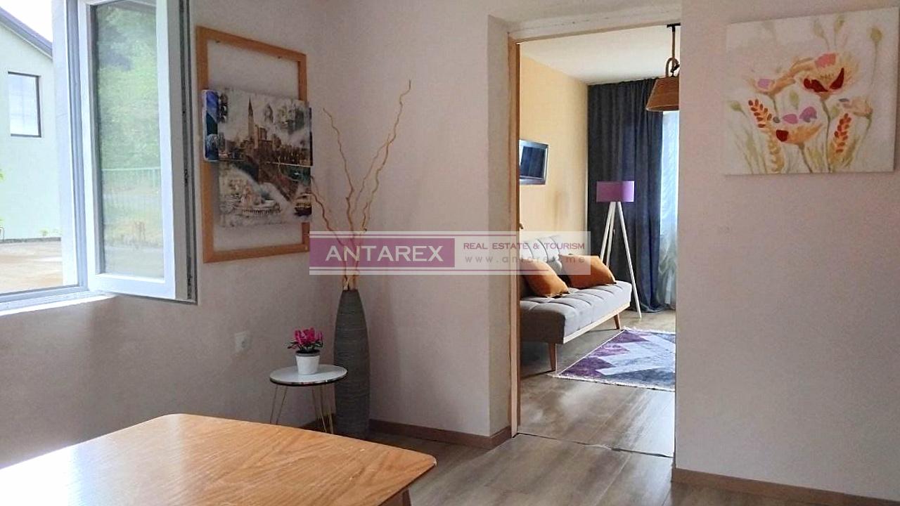 Апартаменты в Херцег-Нови, Черногория, 54 м² - фото 1
