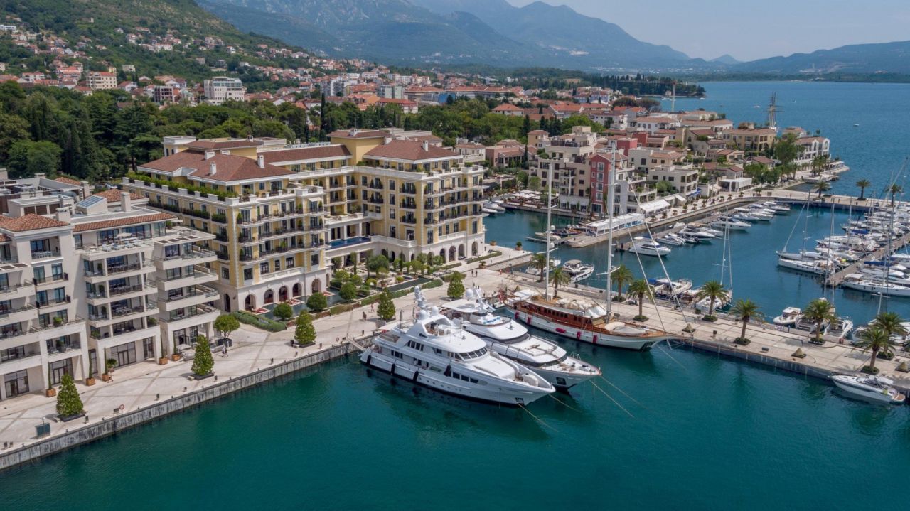 Апартаменты в Тивате, Черногория, 51 м² - фото 1