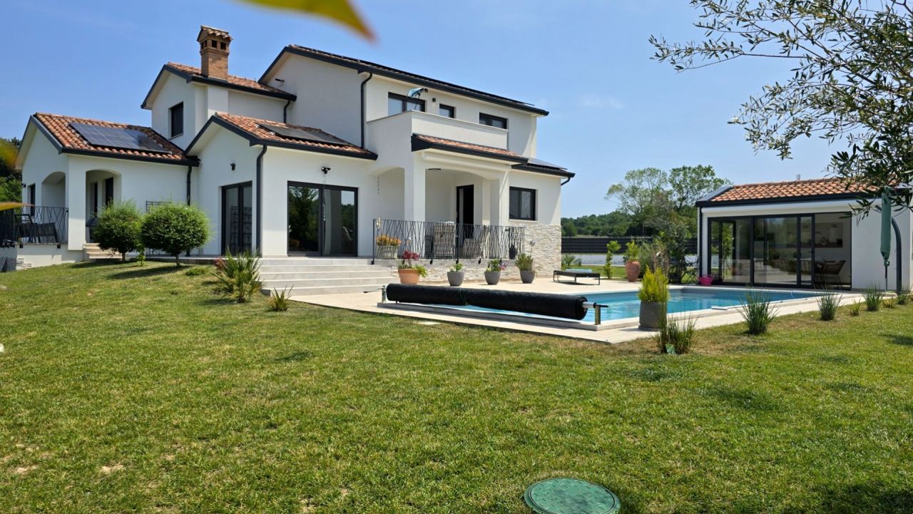 Вилла в Мотовуне, Хорватия, 280 м² - фото 1