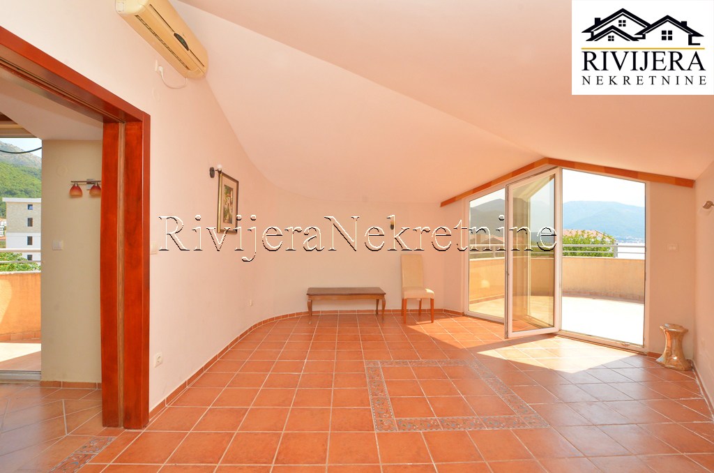 Квартира в Херцег-Нови, Черногория, 84 м² - фото 1