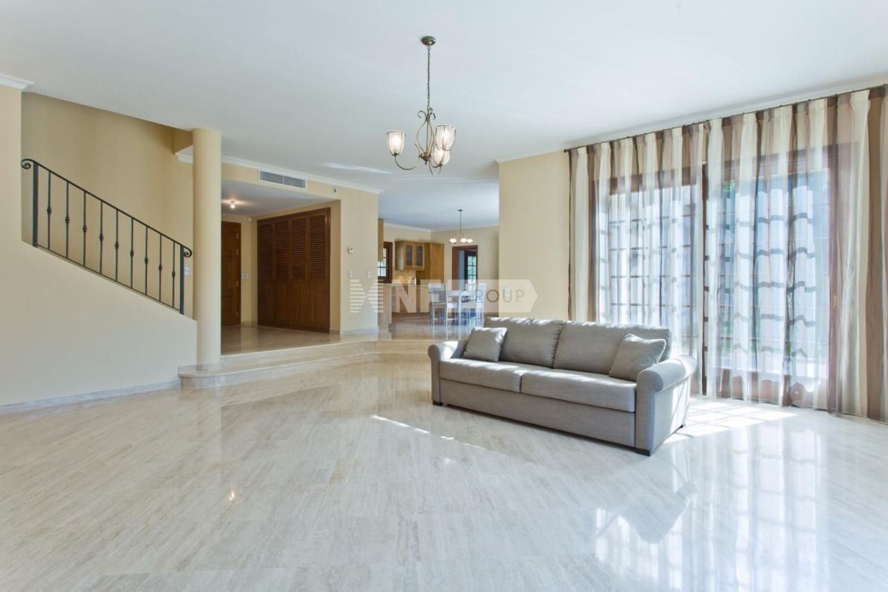 Вилла в Ла Гард-Френе, Франция, 308 м² - фото 2