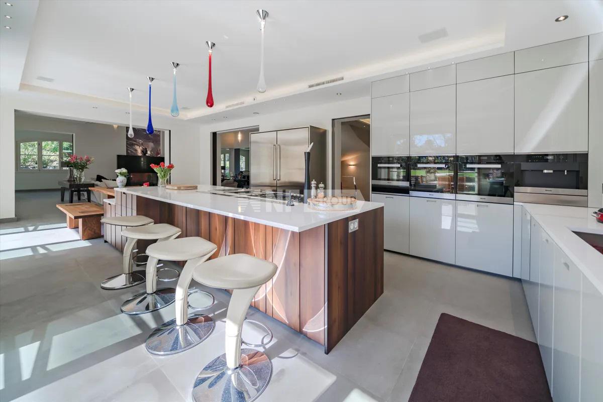 Вилла в Мужене, Франция, 750 м² - фото 9