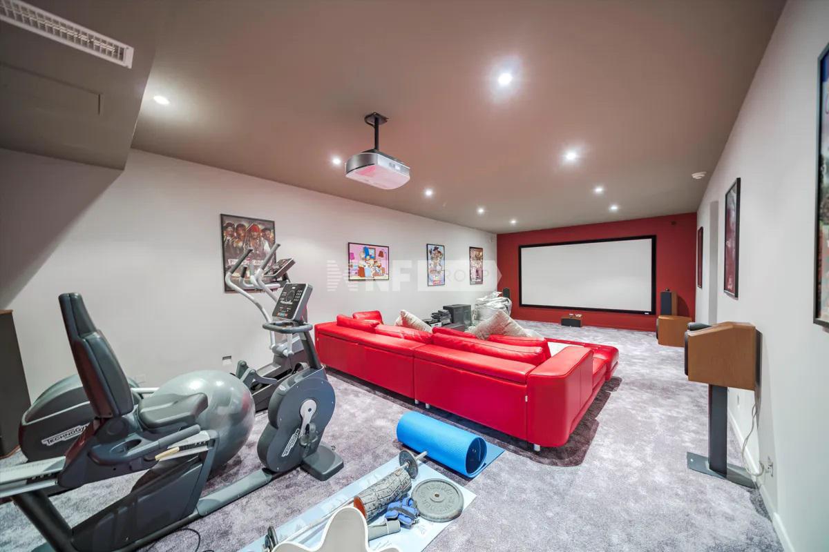 Вилла в Мужене, Франция, 750 м² - фото 16