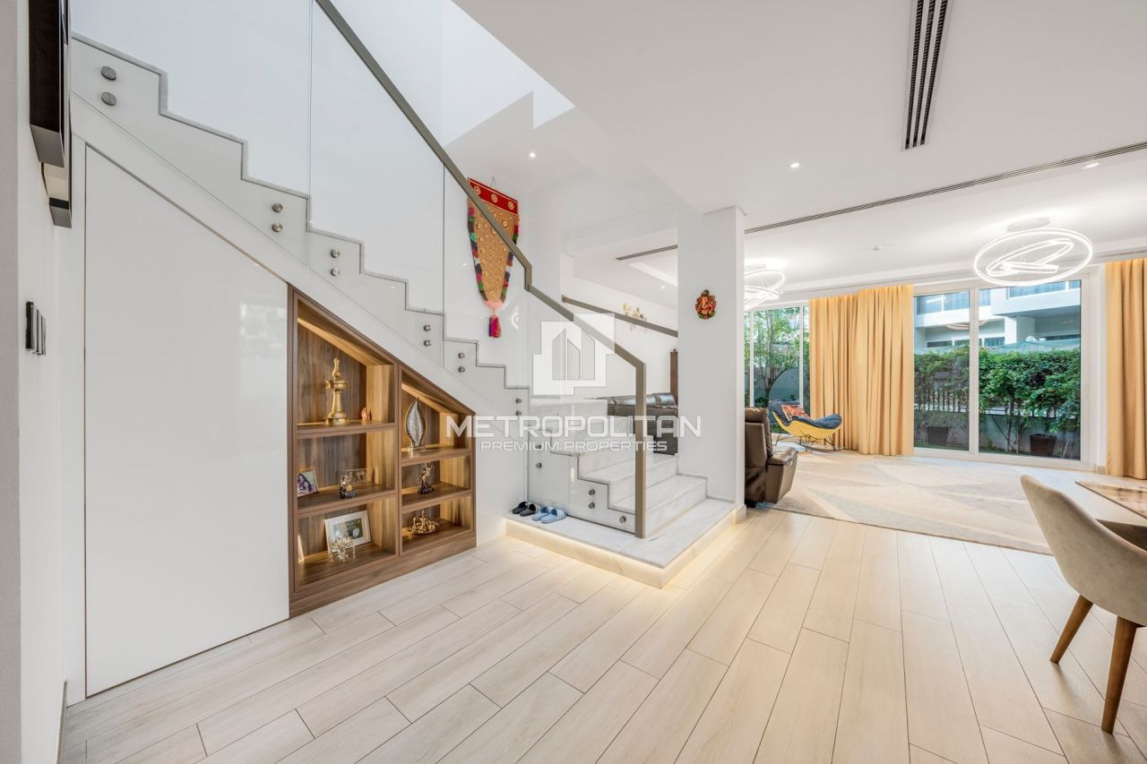 Вилла в Дубае, ОАЭ, 250 м² - фото 1