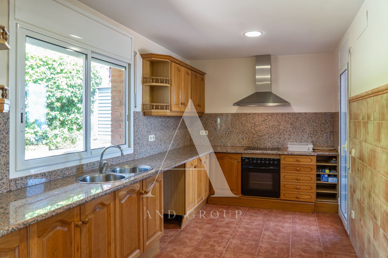 Вилла на Льорет-де-Мар, Испания, 300 м² - фото 2