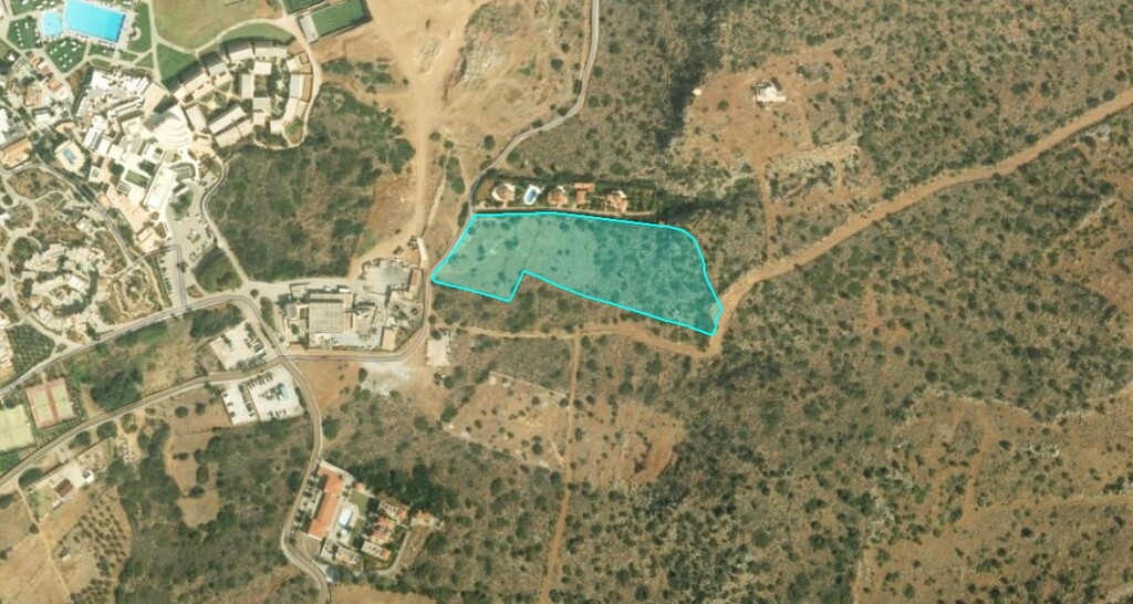 Земля в Ираклионе, Греция, 13 722 м² - фото 1