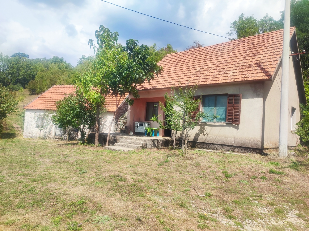 Дом под реконструкцию в Никшиче, Черногория, 136 м² - фото 1