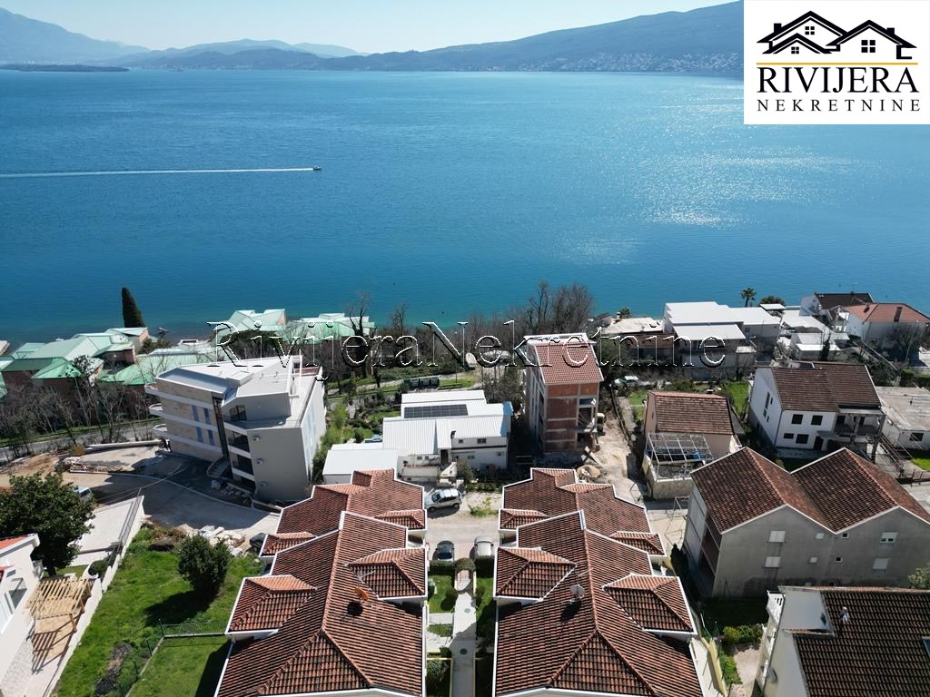 Квартира в Херцег-Нови, Черногория, 89 м² - фото 1