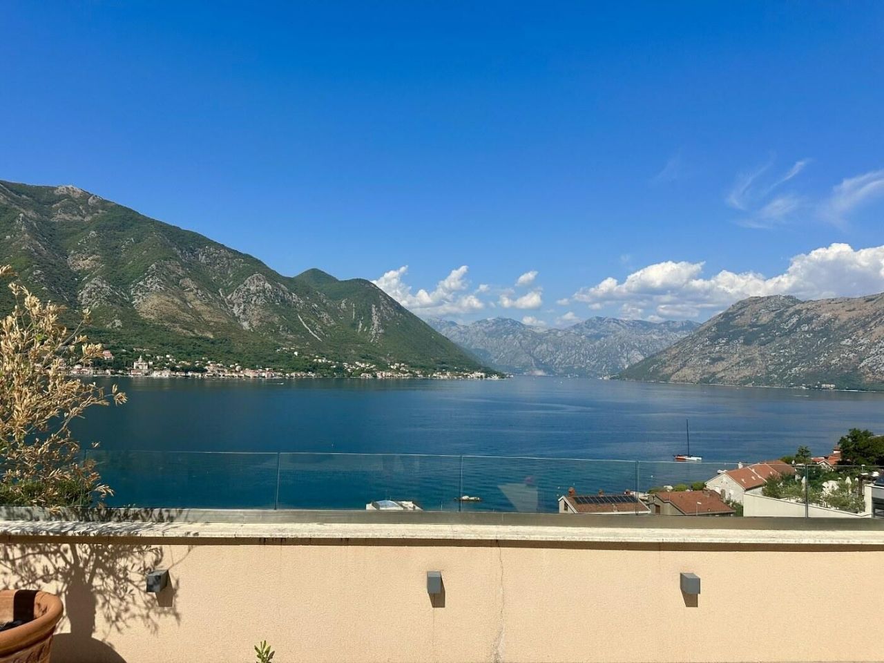 Квартира в Доброте, Черногория, 93 м² - фото 2