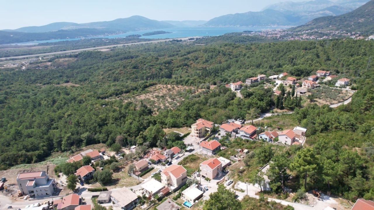 Земля в Каваче, Черногория, 7 700 м² - фото 1