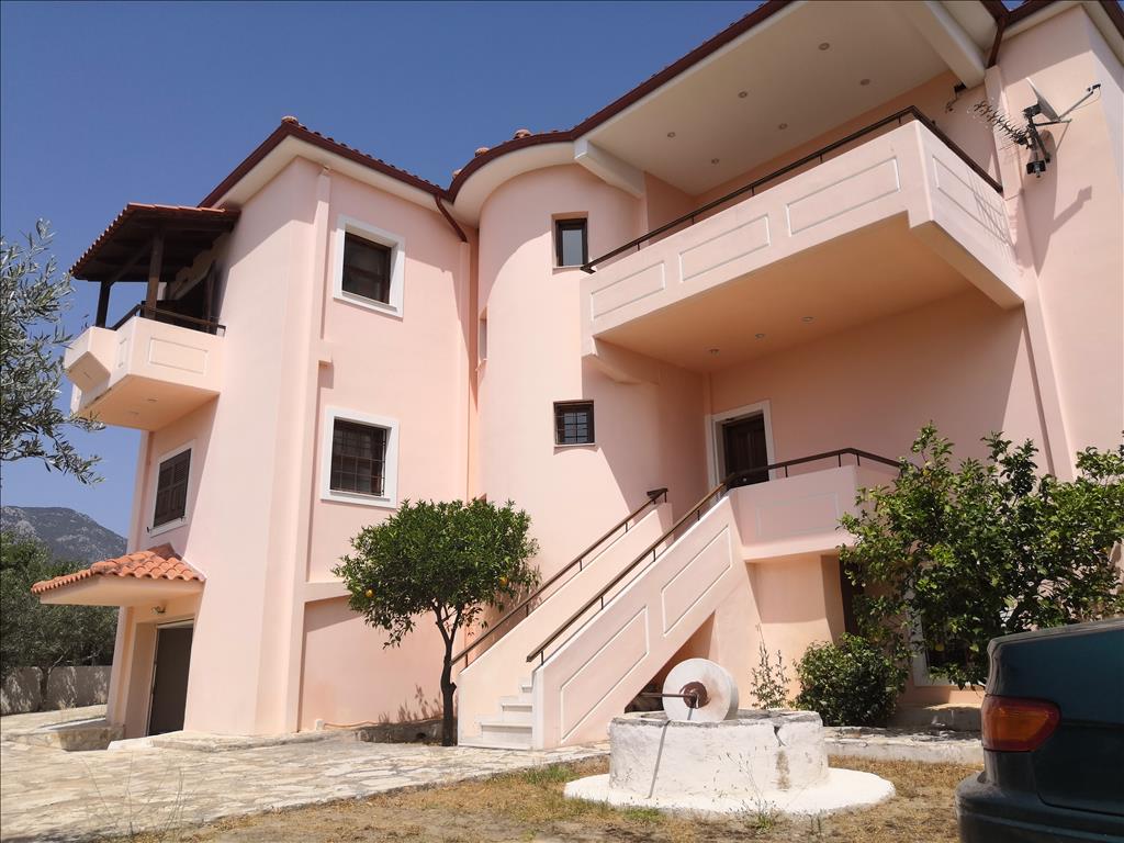 Дом в Лутраки, Греция, 376 м² - фото 1