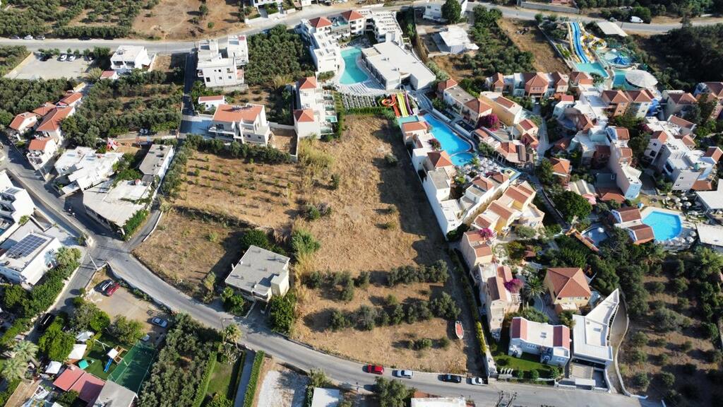 Земля в Ираклионе, Греция, 4 112 м² - фото 1