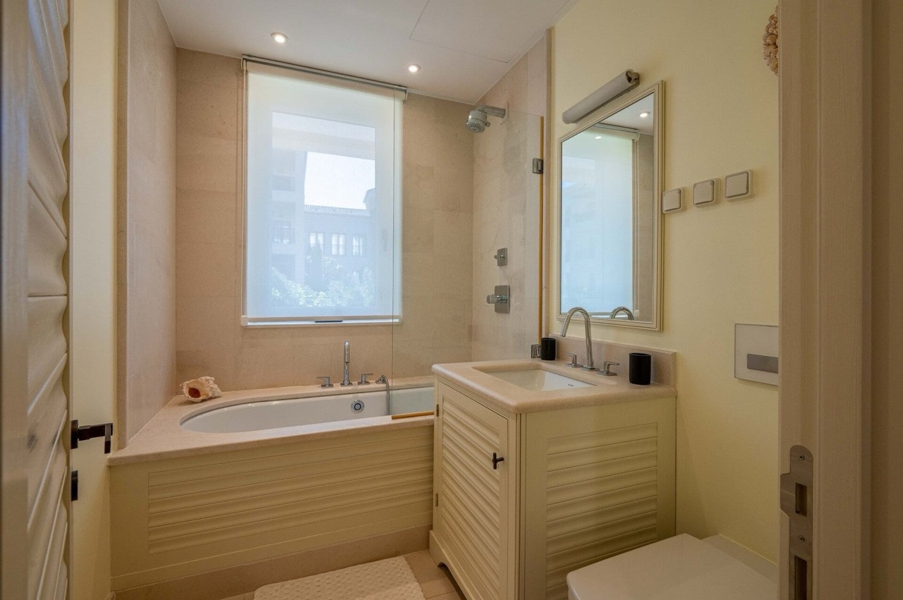 Квартира в Тивате, Черногория, 121 м² - фото 11