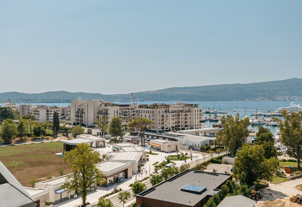 Апартаменты в Тивате, Черногория, 81 м² - фото 1