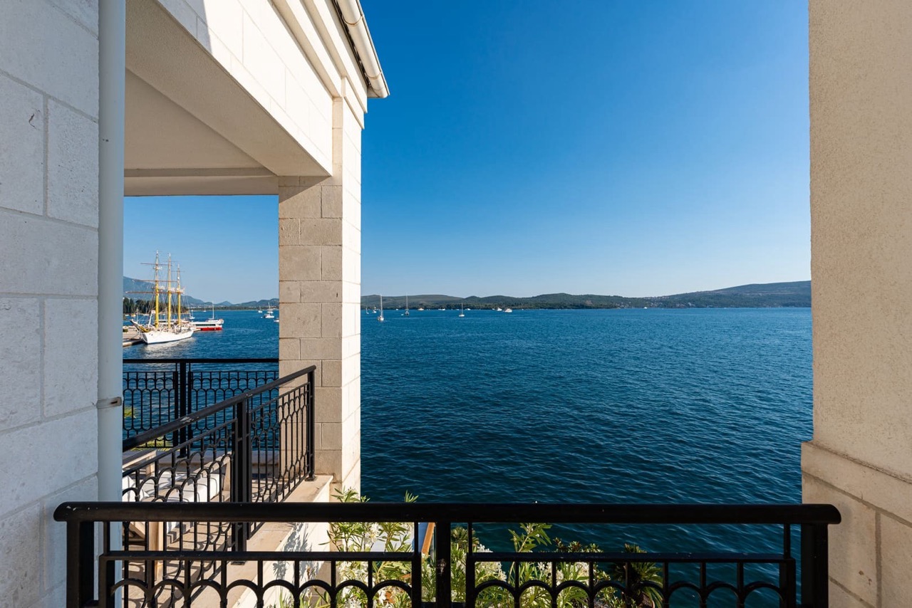 Квартира в Тивате, Черногория, 237 м² - фото 2