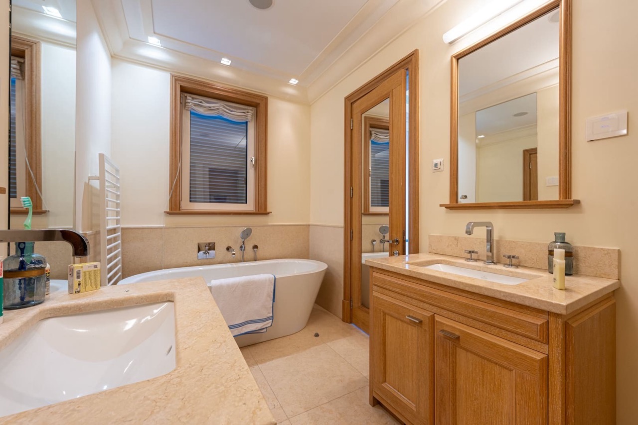 Квартира в Тивате, Черногория, 237 м² - фото 9