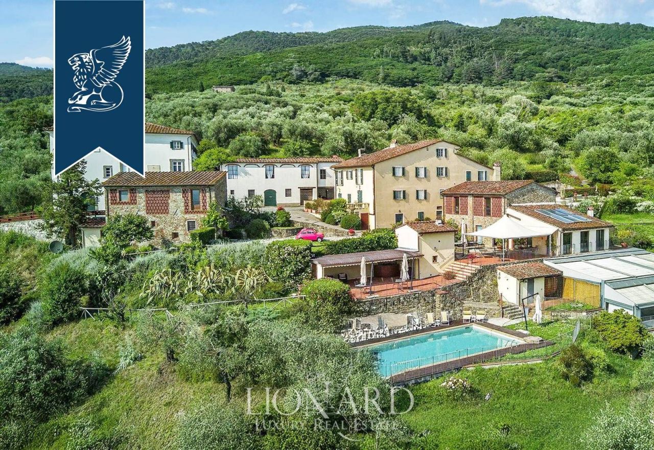 Отель, гостиница в Капаннори, Италия, 930 м² - фото 1
