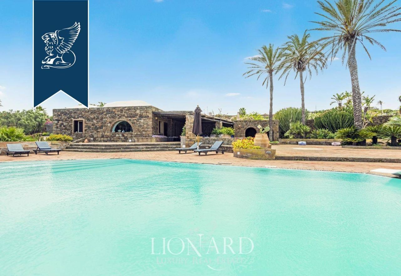 Вилла на о-ве Пантеллерия, Италия, 400 м² - фото 5