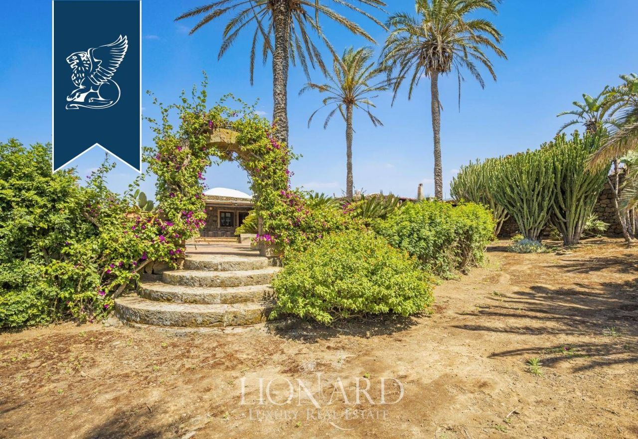 Вилла на о-ве Пантеллерия, Италия, 400 м² - фото 9