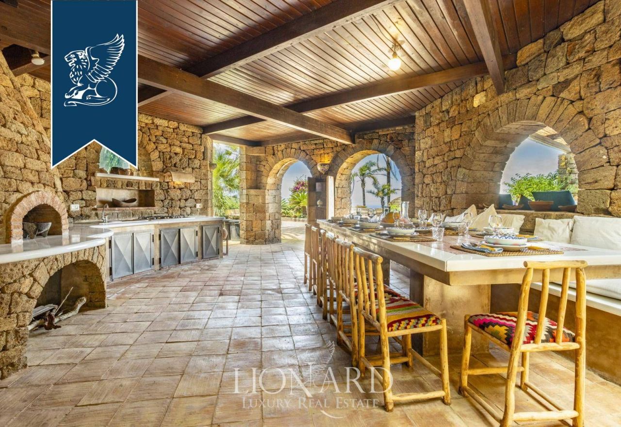 Вилла на о-ве Пантеллерия, Италия, 400 м² - фото 15