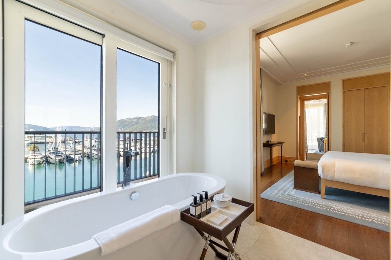 Квартира в Тивате, Черногория, 296 м² - фото 11