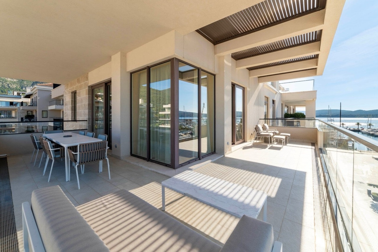 Квартира в Тивате, Черногория, 296 м² - фото 5