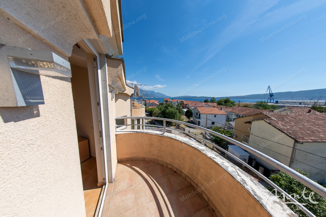 Квартира в Херцег-Нови, Черногория, 46 м² - фото 1