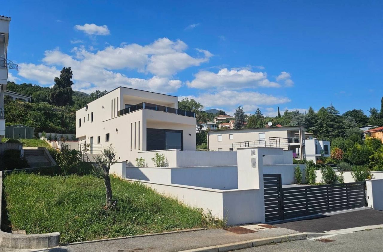 Вилла в Ловране, Хорватия, 298 м² - фото 1