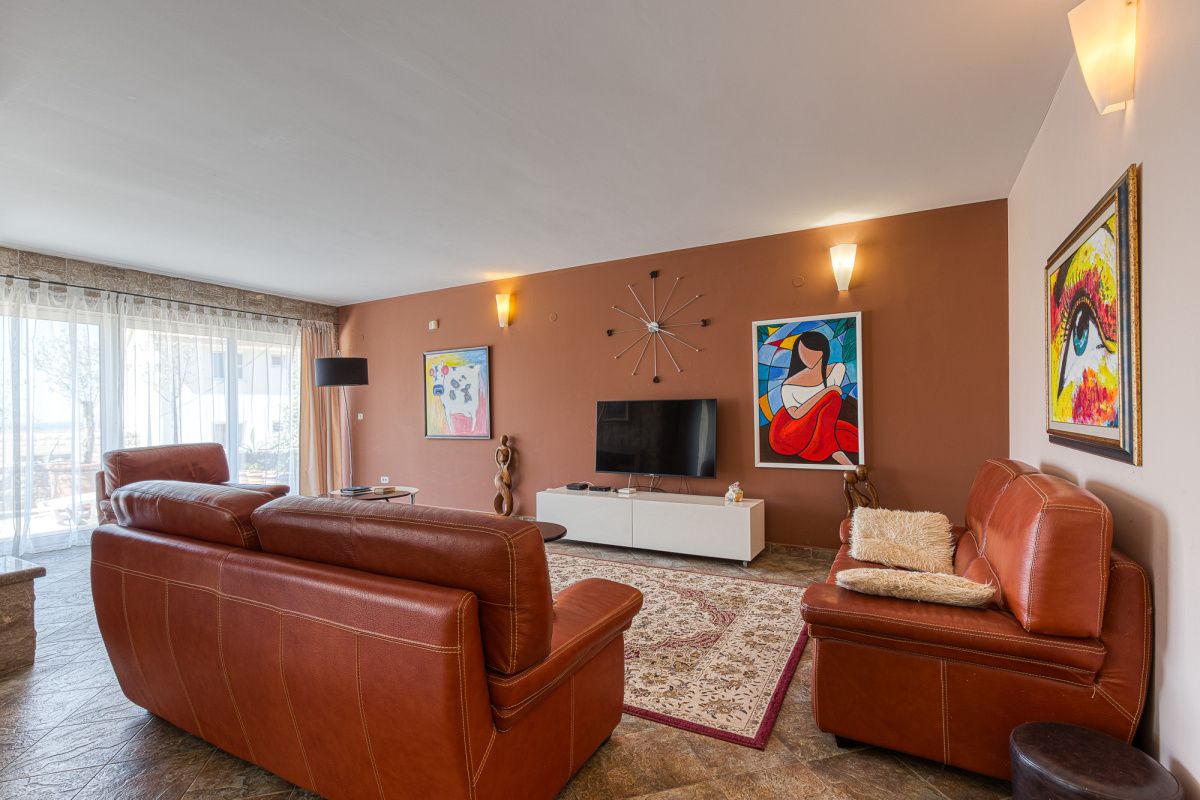 Дом в Бечичи, Черногория, 650 м² - фото 1