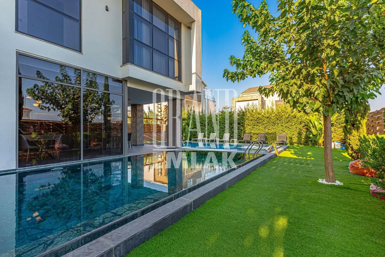 Вилла в Анталии, Турция, 230 м² - фото 1