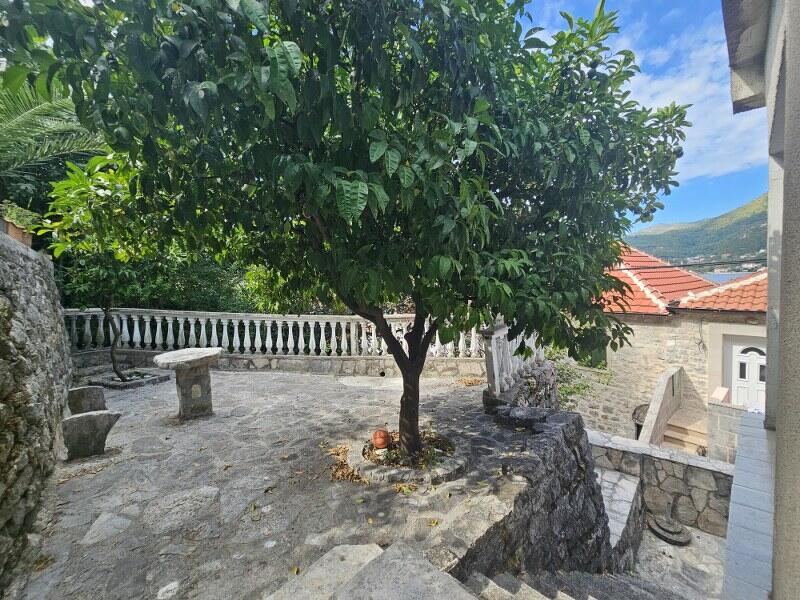 Дом в Тивате, Черногория, 105 м² - фото 4